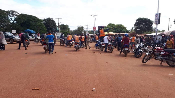 Kasaï oriental: Vives  tensions ce mardi entre les conducteurs motos et la police à Tshilenge