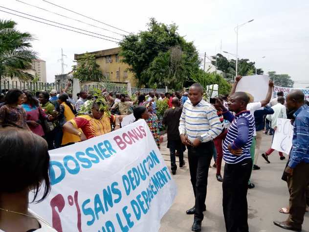 RDC: Sit-in des agents et fonctionnaires des ministres des Hydrocarbures, Portefeuille, Mines et PTNTIC devant le ministère des finances