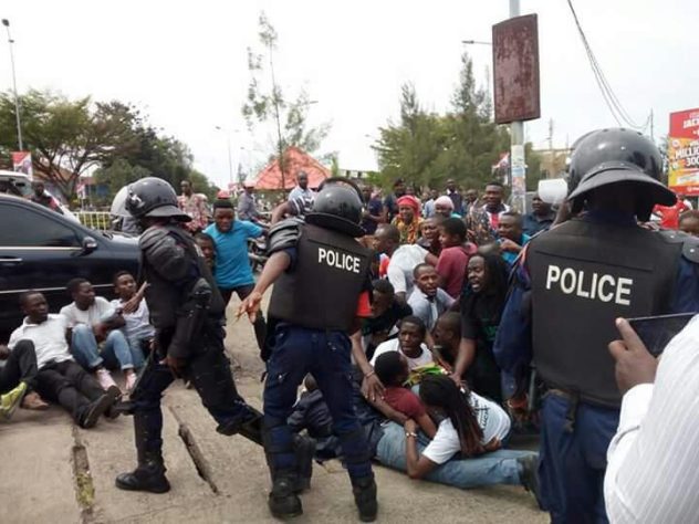 RDC- Nord Kivu: Huit blessés, deux mini-bus endommagés suite à l’affrontement entre police et  manifestants