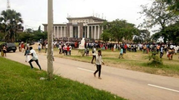 RDC : Dernier bilan des manifestations à l’UNIKIN, 7 blessés graves et deux légers côté PNC, 11 interpellations