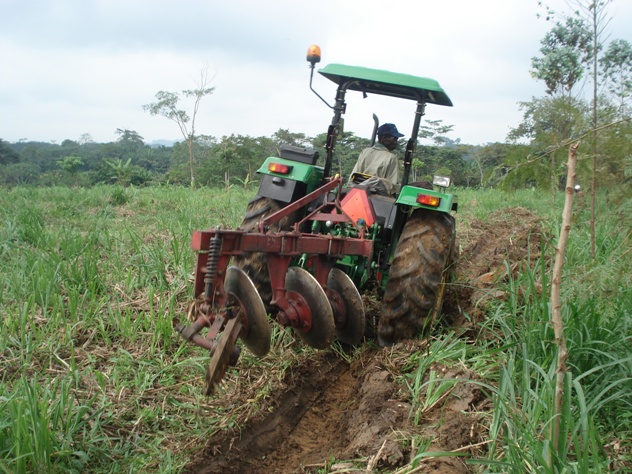 Kasaï oriental : Les détenteurs des tracteurs obligés de se mettre en règle avec le ministère de l’agriculture endéans un mois