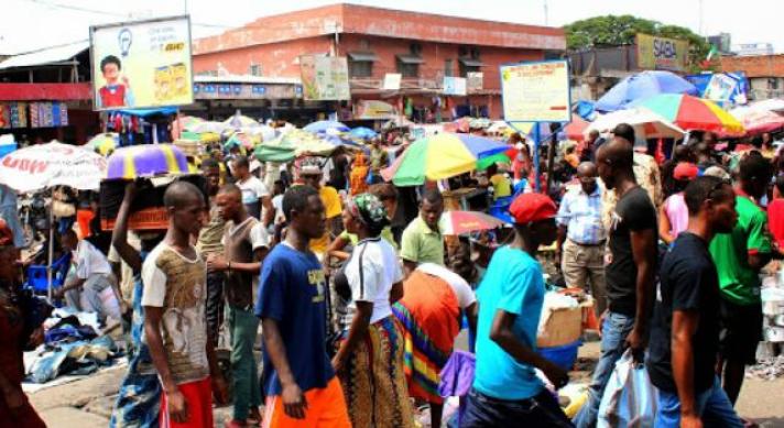 Kasaï oriental-Covid19 : les gestes barrières peinent à être appliqués dans les marchés de Mbujimayi
