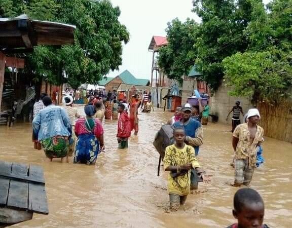 RDC : Steve Mbikayi annonce pour ce mardi l’aide du gouvernement aux victimes d’inondations