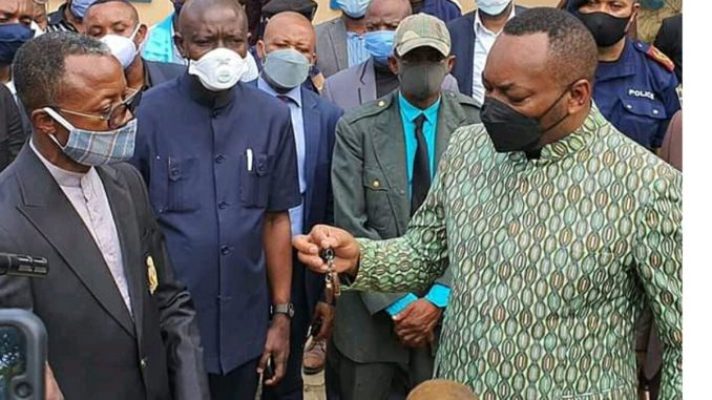RDC-Kongo central: Eteni Longondo remet un certain nombre d’intrants et de matériels roulants