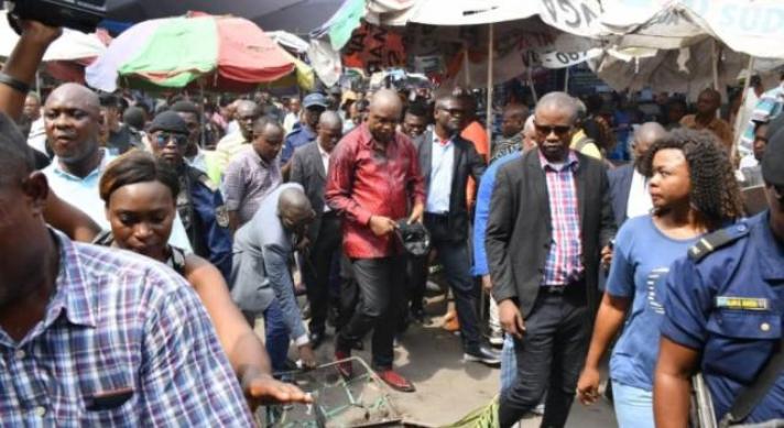 RDC : Les marchands révoltés contre le confinement ont manifesté au grand marché de Kinshasa