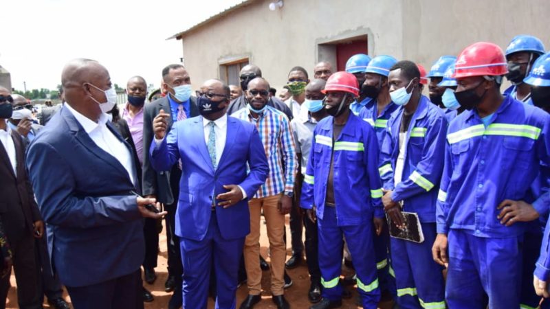 Kasaï oriental : Le ministre national des transports inspecte les travaux de construction de l’aéroport de Mbujimayi