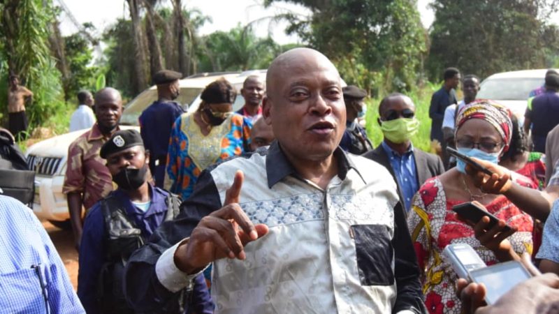 Kasaï Oriental : Steve Mbikayi assiste les sinistrés de Katanda sur fonds propres