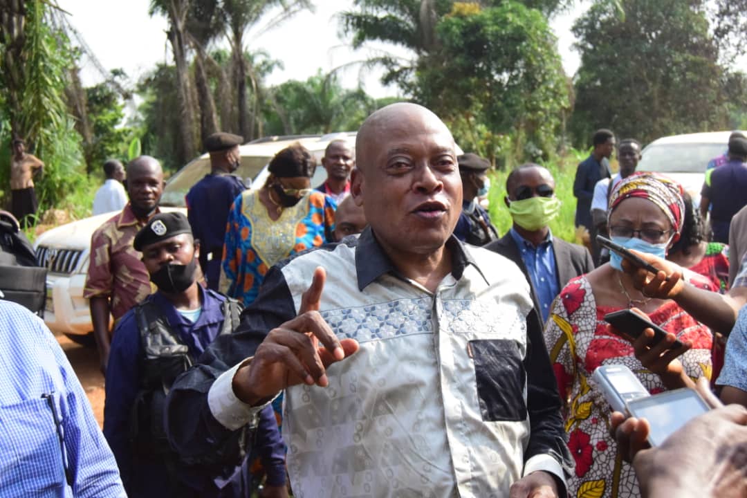 Kasaï Oriental : Steve Mbikayi assiste les sinistrés de Katanda sur fonds propres