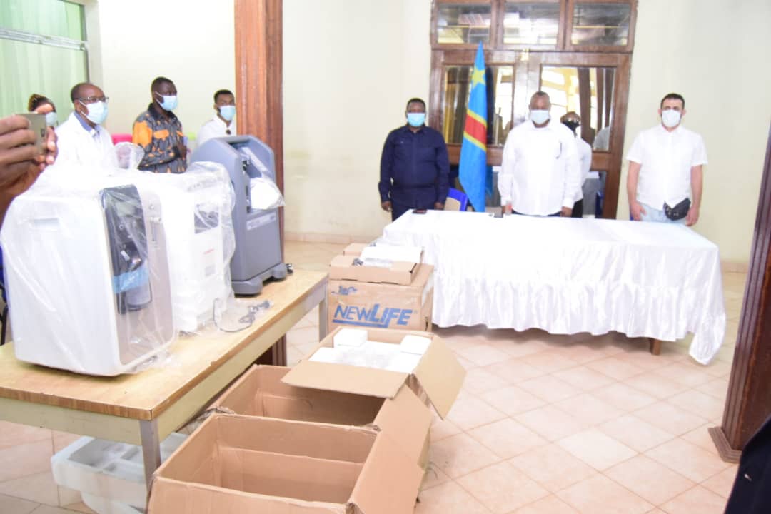Kasaï oriental : Quatre concentrateurs à oxygène, don de Hussein Roda à l’hôpital Dipumba