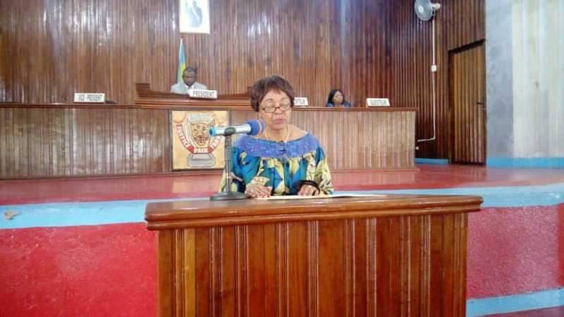 Kasaï oriental : Jeannette Longa présente le projet d&rsquo;édit budgétaire de consolidation intégrant le budget des ETD à celui de la province