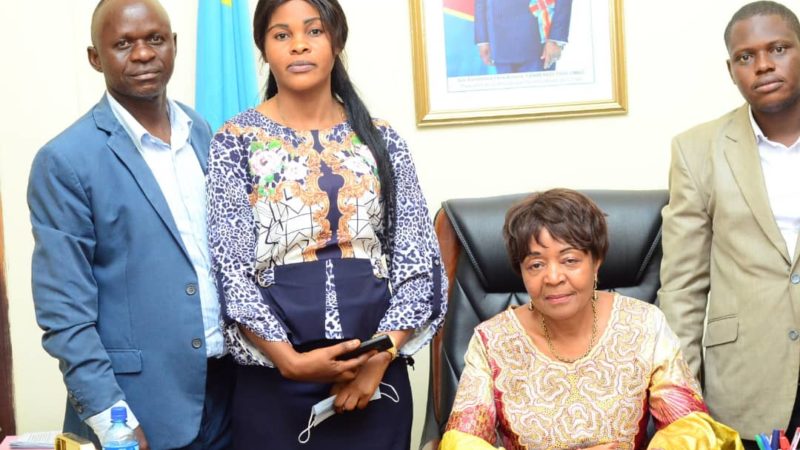 Kasaï oriental : La   société civile invite Jeannette Longa à poursuivre les travaux des routes amorcés