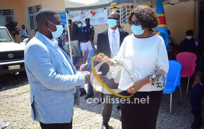 Kasaï oriental : Jeannette Longa préside la cérémonie de remise de 20 motos aux zones de santé