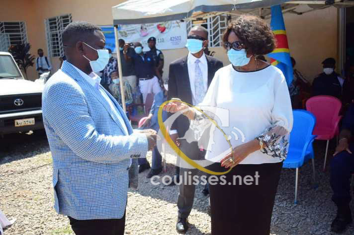 Kasaï oriental : Jeannette Longa préside la cérémonie de remise de 20 motos aux zones de santé