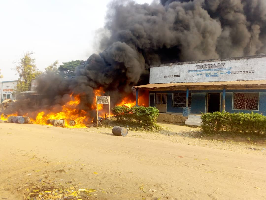 RDC-Lomami : Un feu d’origine inconnue se déclare dans un dépôt d’essence à Kabinda