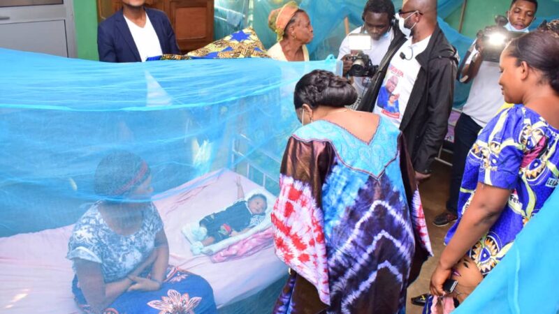 Kasaï oriental : Nana Manuanina prend en charge les frais de maternité des accouchées de l’hôpital Kansele