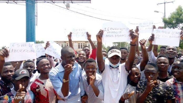 Kasaï Oriental : la rue gronde après interdiction de recrutement à la faculté de médecine à l’Université de Mbujimayi