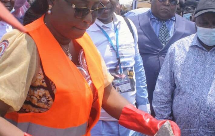 Kasaï Oriental : la ministre Kipulu pose la première pierre pour la construction d&rsquo;un centre de formation professionnelle et métiers à Tshipuka