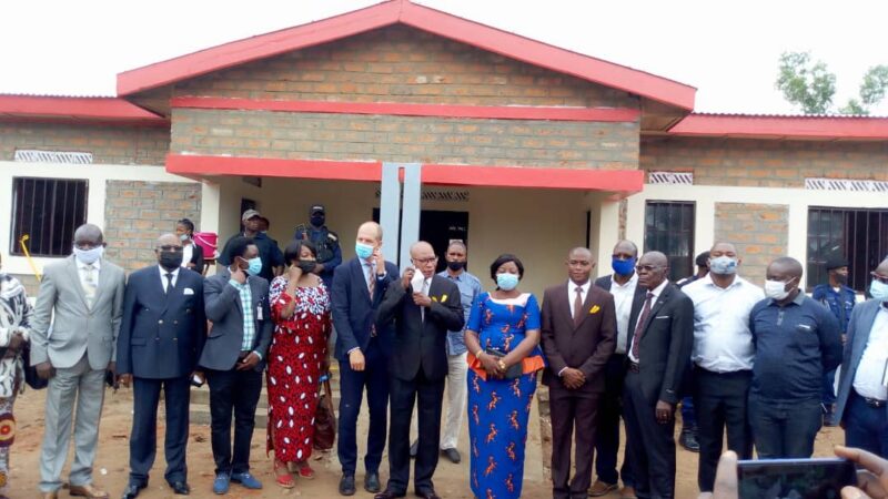 Kasaï Central : Tharcisse Kabatuswila inaugure le centre des ressources de la jeunesse d’une valeur de 39.953.36 $