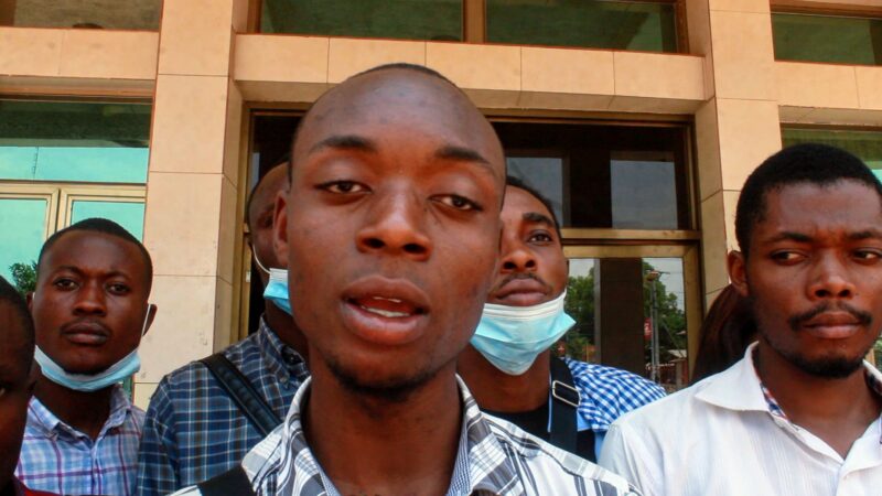 Kasaï Oriental : les étudiants de l&rsquo;université de Mbujimayi invitent Jeannette Longa à sauver leur faculté de médecine
