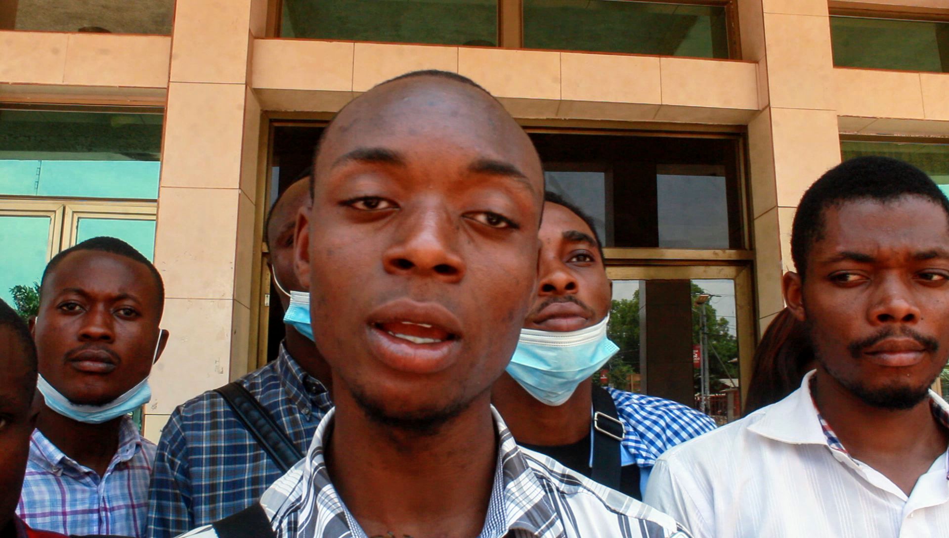 Kasaï Oriental : les étudiants de l’université de Mbujimayi invitent Jeannette Longa à sauver leur faculté de médecine