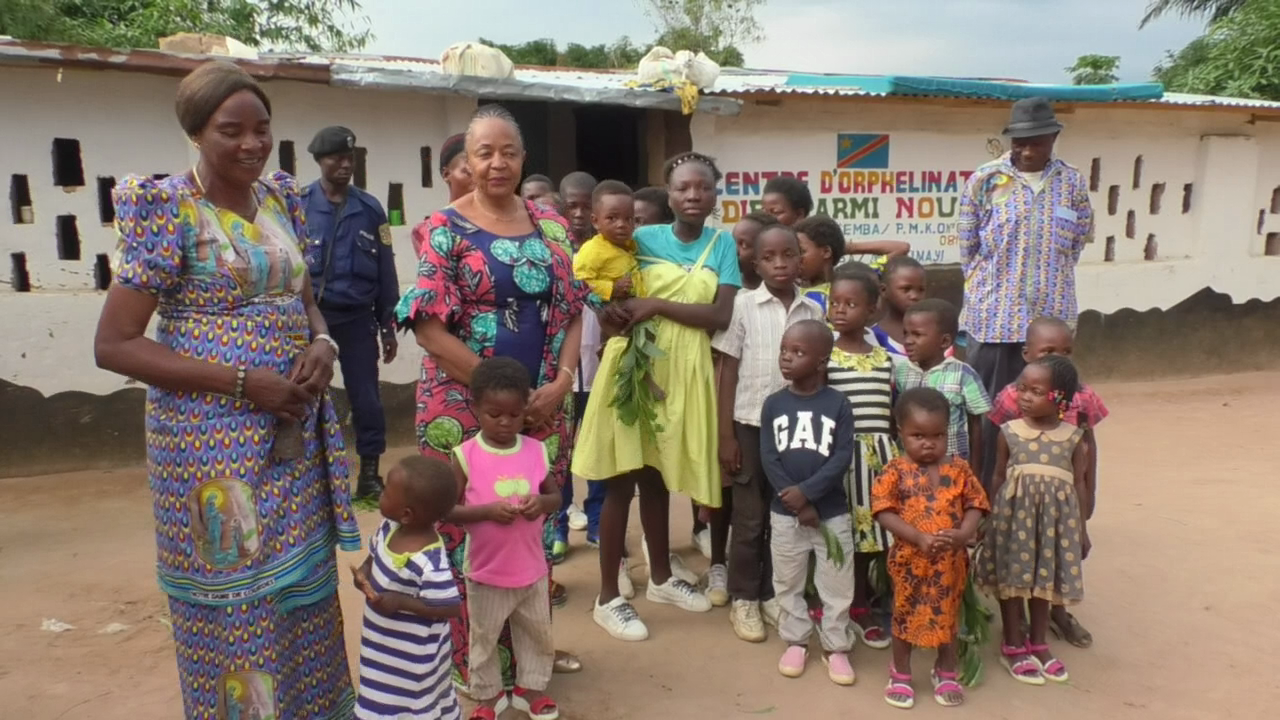 Kasaï Oriental : Jeannette Longa visite quelques orphelinats de Mbujimayi et y fait des dons