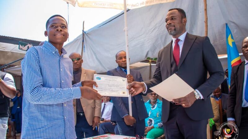 Kasaï oriental : Tony Mwaba remet les diplômes d’État édition 2020