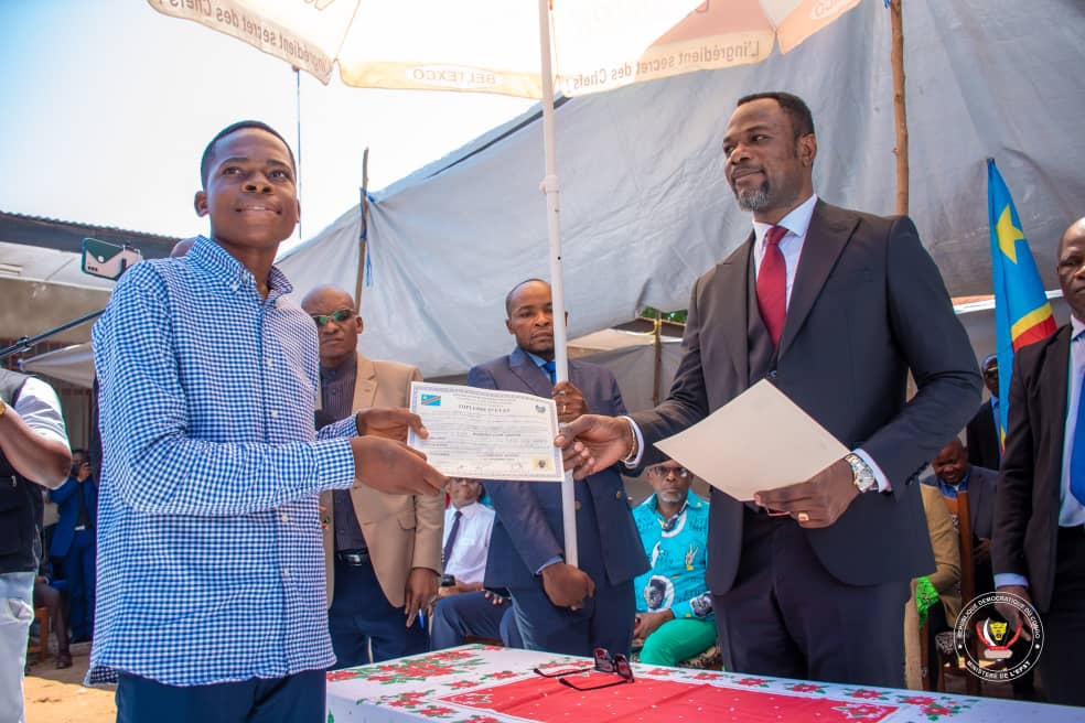 Kasaï oriental : Tony Mwaba remet les diplômes d’État édition 2020