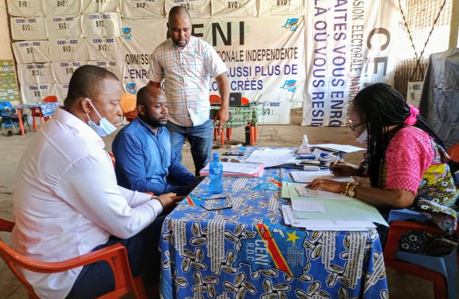 Kasaï oriental : le candidat gouverneur David Mukeba Kalengayi a déposé sa candidature à la CENI