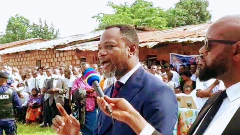 RDC-EPST: Tony Mwaba lance la rentrée scolaire 2021-2022 à Mbujimayi avec un message d’espoir aux enseignants