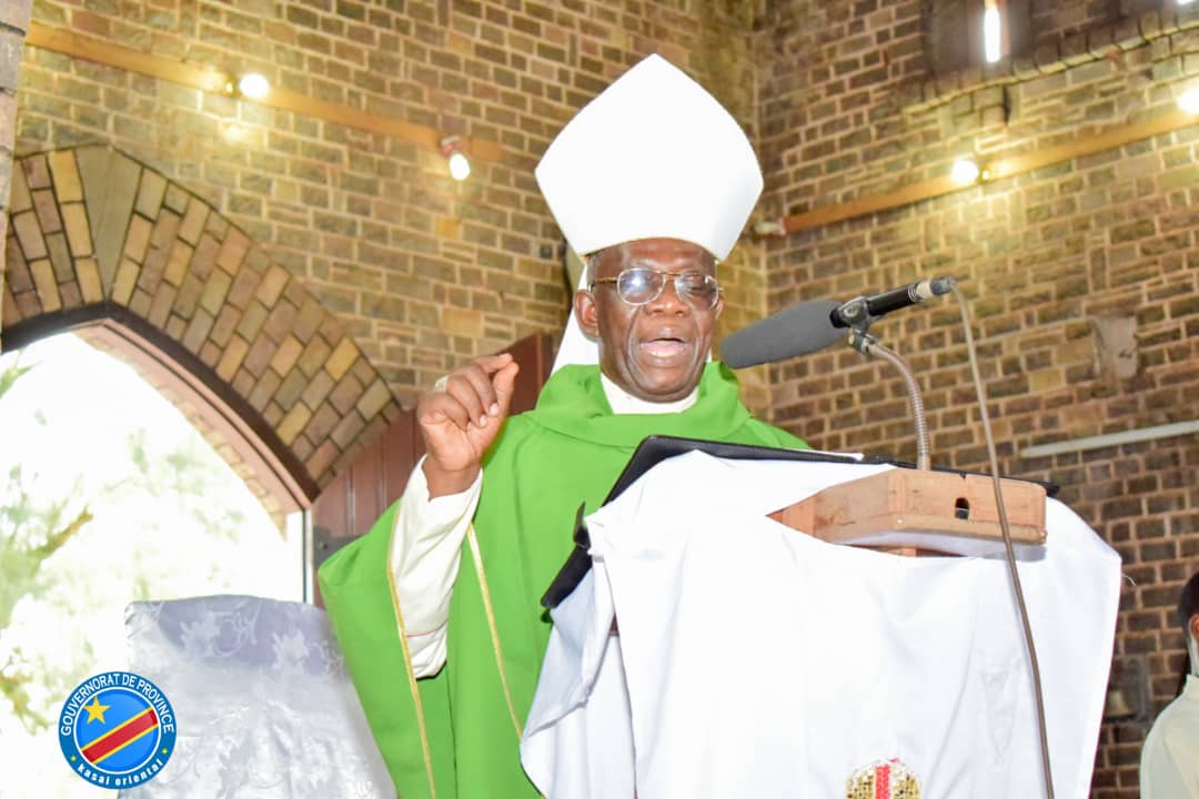 Kasaï oriental: Mgr Emmanuel Bernard Kasanda appelle les Kasaïens à prier pour Félix Tshisekedi et pour la paix