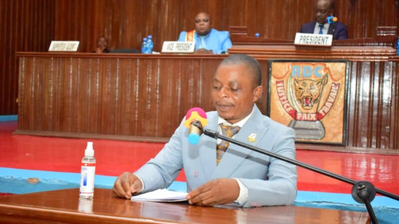 Kasaï oriental : le député Kizito Mukendi appelle Jeannette Longa à annuler tous les arrêtés qu’elle a signés