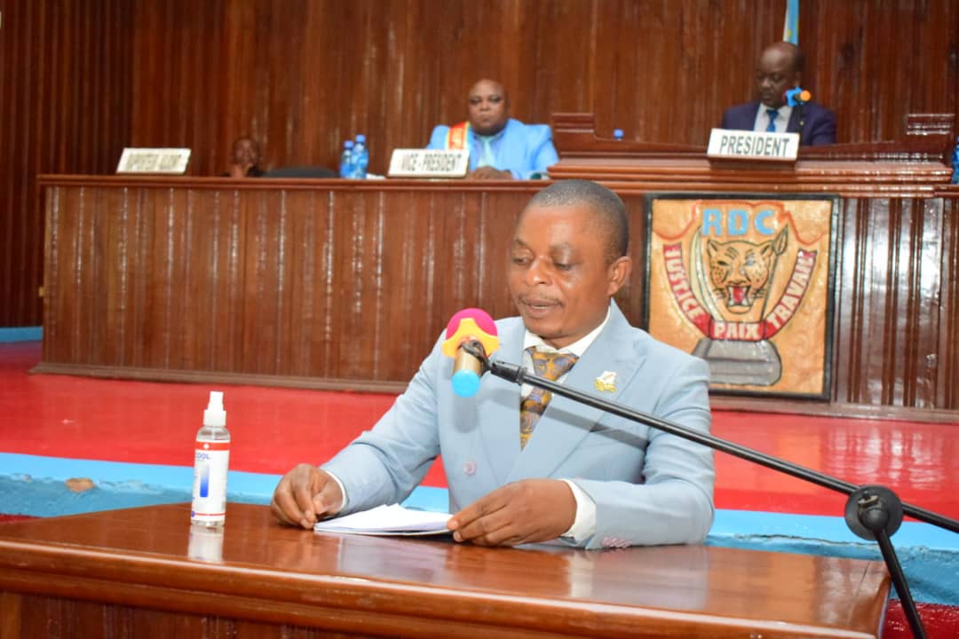Kasaï oriental : le député Kizito Mukendi appelle Jeannette Longa à annuler tous les arrêtés qu’elle a signés