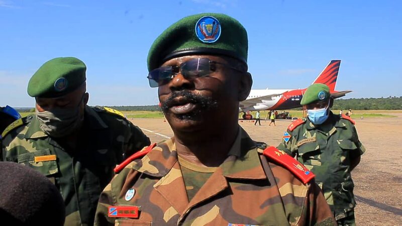 Kasaï oriental : en route vers Kinshasa, le commandant de la 21 ème région militaire appelle ses troupes à la discipline