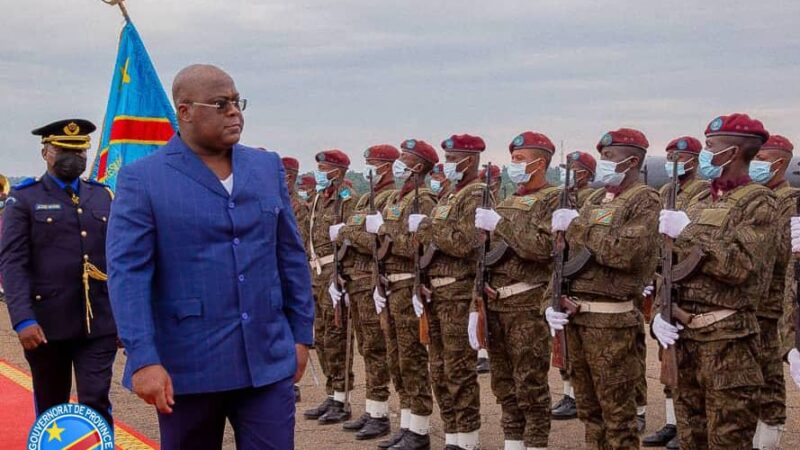 Kasaï oriental : le Chef de l’État Félix Tshisekedi reçoit les honneurs militaires