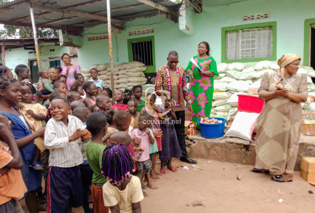 Kasaï oriental : des vivres, don du Chef de l’État remis aux orphelins de Mbujimayi pour passer les festivités de fin d’année