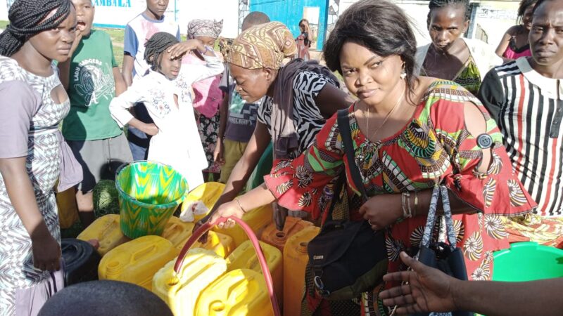 Kasaï oriental : la fondation Mukalenga Mukaji offre de l’eau à la population du quartier Tubondo