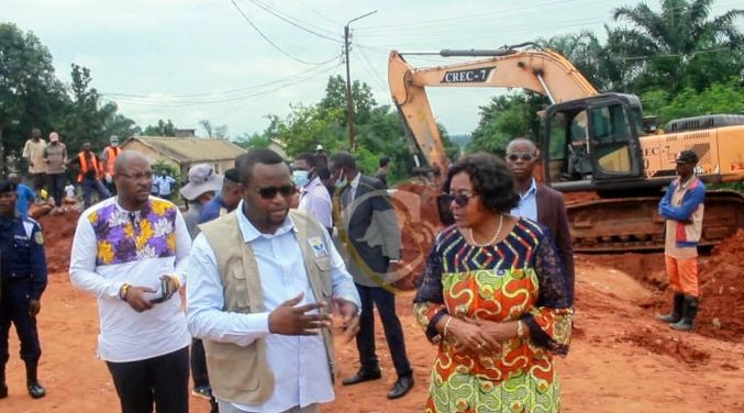 Kasaï oriental : Jeannette Longa en visite d’inspection des travaux de la voirie  ouverts à Mbujimayi