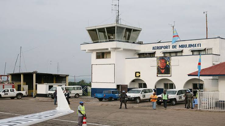 Kasaï oriental : les présumés voleurs du gasoil à l’aéroport de Mbujimayi sont finalement arrêtés