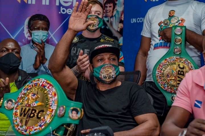 Sports : bloqué à Kinshasa, l’entraîneur du boxeur Junior Makabu n’a pas encore obtenu son visa pour les USA