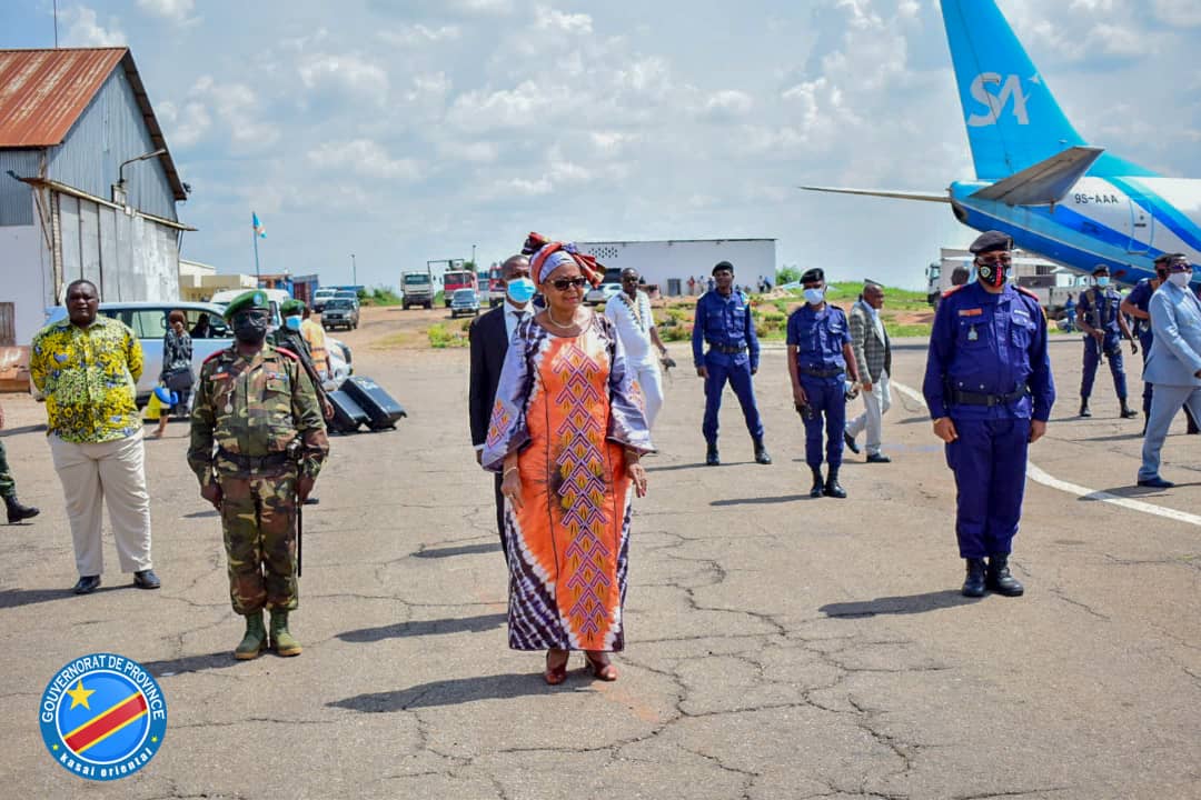 Kasaï Oriental : Jeannette Longa Musuamba se rend à Kinshasa pour assister aux obsèques de l’évêque Émérite Tharcisse Tshibangu Tshishiku