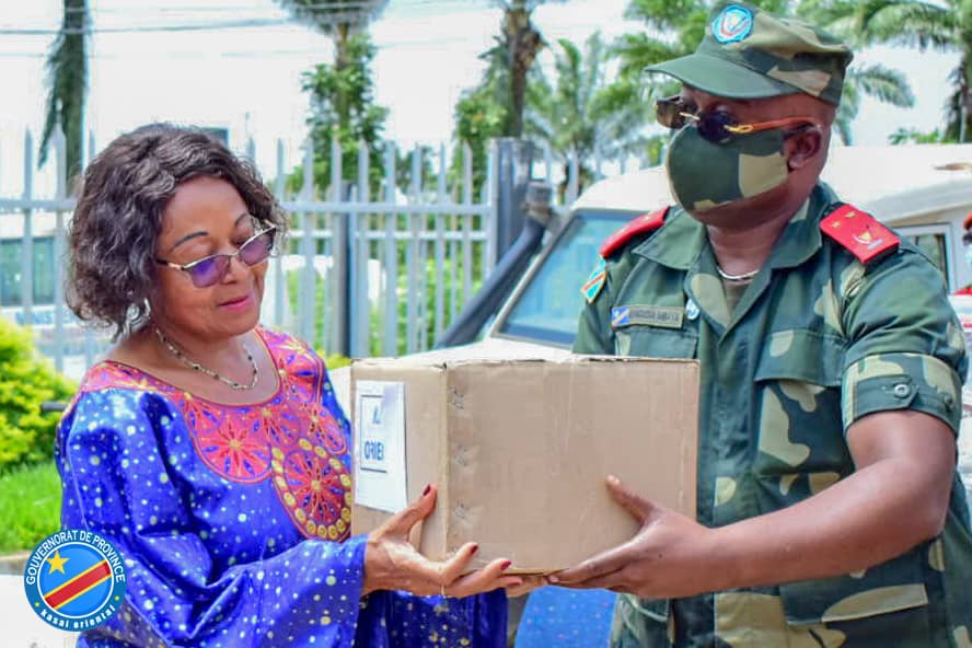 Kasaï oriental: le délégué du Président Tshisekedi remet officiellement son don en matériels médicaux et produits pharmaceutiques à la province