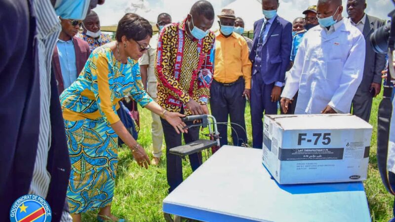 Kasaï oriental : Jeannette Longa en campagne de distribution des équipements et produits médicaux don de Félix Tshisekedi à Kabeya Kamwanga
