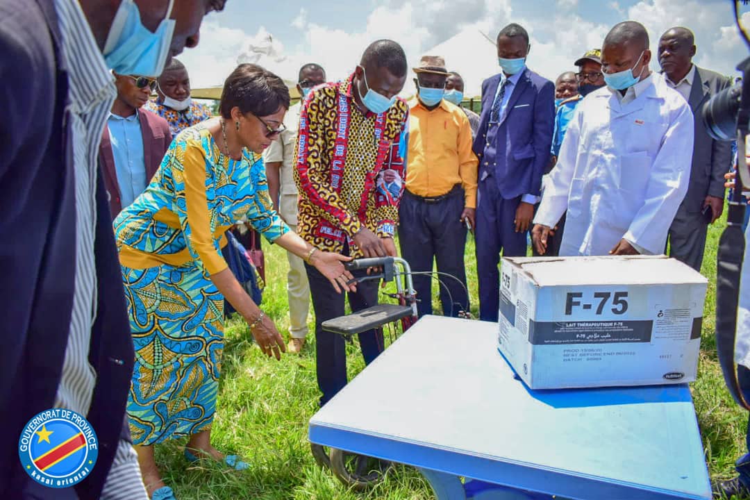 Kasaï oriental : Jeannette Longa en campagne de distribution des équipements et produits médicaux don de Félix Tshisekedi à Kabeya Kamwanga