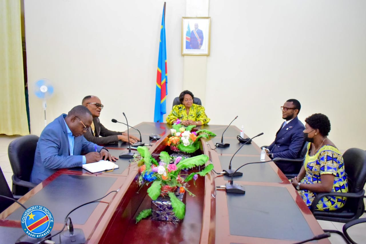 Kasaï oriental : Lazare Tshipinda présente à Jeannette Longa les nouveaux Proved et IPP de l&rsquo;ESPT
