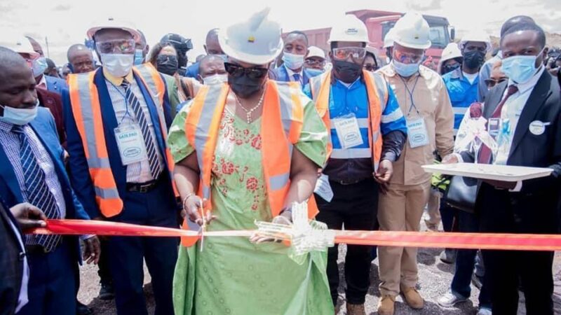 Lualaba : Fifi Masuka inaugure une usine de fabrication de l’enrobé d’asphalte  à Kolwezi
