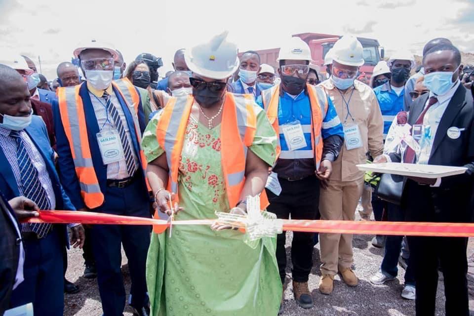 Lualaba : Fifi Masuka inaugure une usine de fabrication de l’enrobé d’asphalte  à Kolwezi
