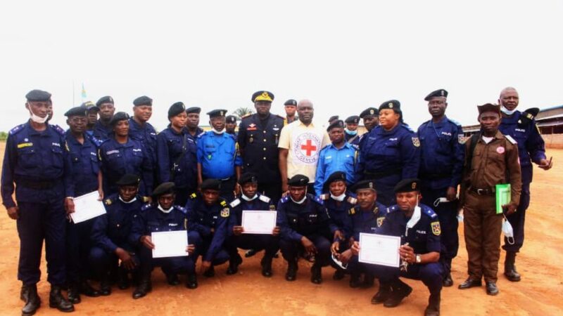 Kasaï oriental : Célestin Kanyama clôture la formation des formateurs sur les lignes directrices des premiers secours basiques à l’école de police de Cipuka
