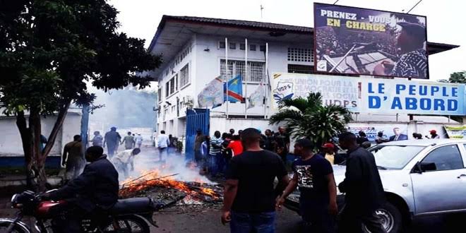 RDC: des militants de l’UDPS dispersés par la police au siège de Limete
