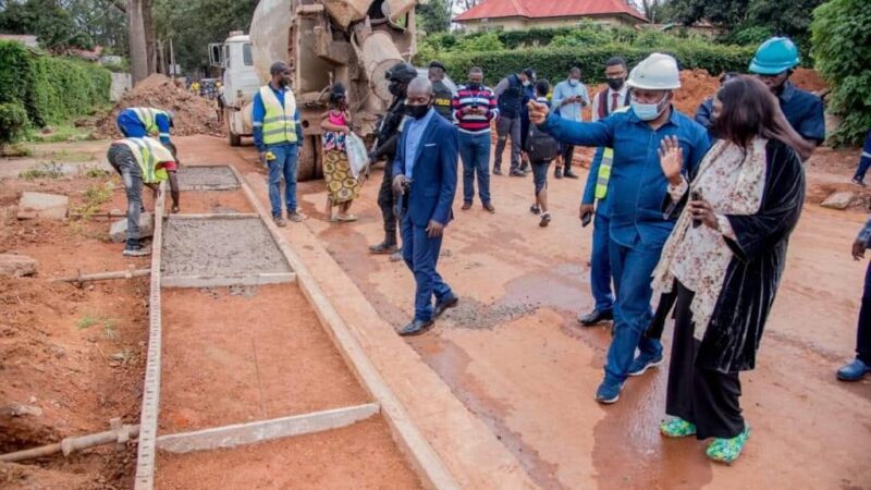 Lualaba : la gouverneure du Lualaba  inspecte les chantiers routiers ouverts à Kolwezi
