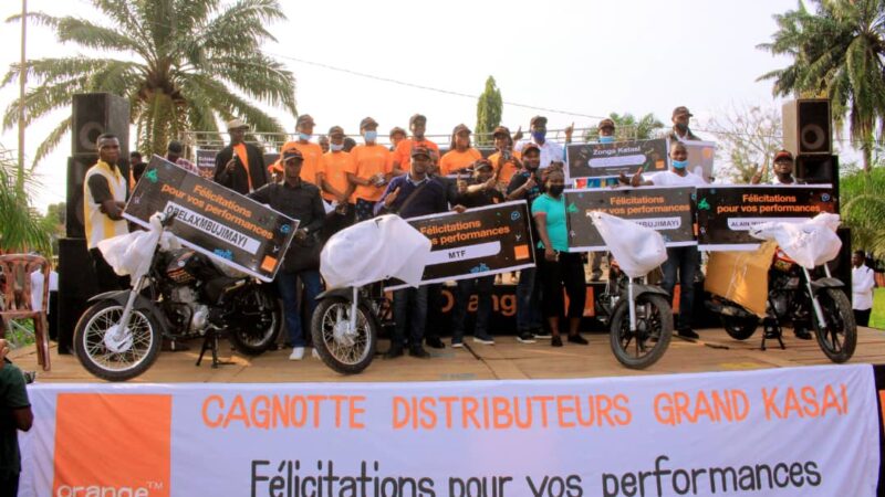 Kasaï oriental : remise des prix dont des motos aux abonnés et distributeurs de la société Orange